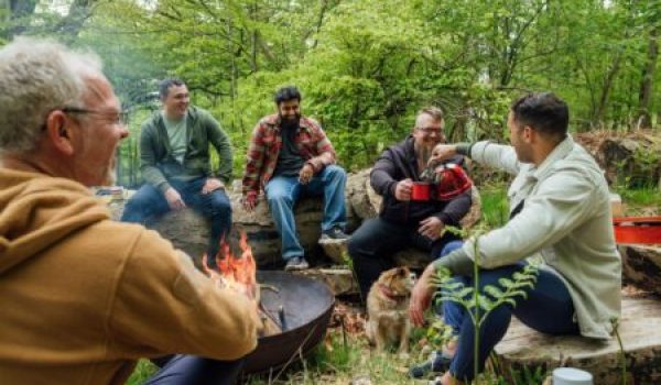 Discover five powerful reasons to join a men’s mental health support group, how peer support helps wellbeing, and UK organisations offering safe spaces to talk.
